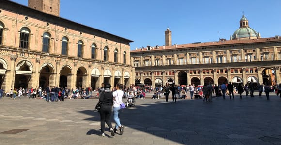 Bologna: Guided Architecture Walking Tour