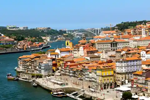 Vanuit Lissabon: Stadsrondleiding en wijnproeverij in Porto