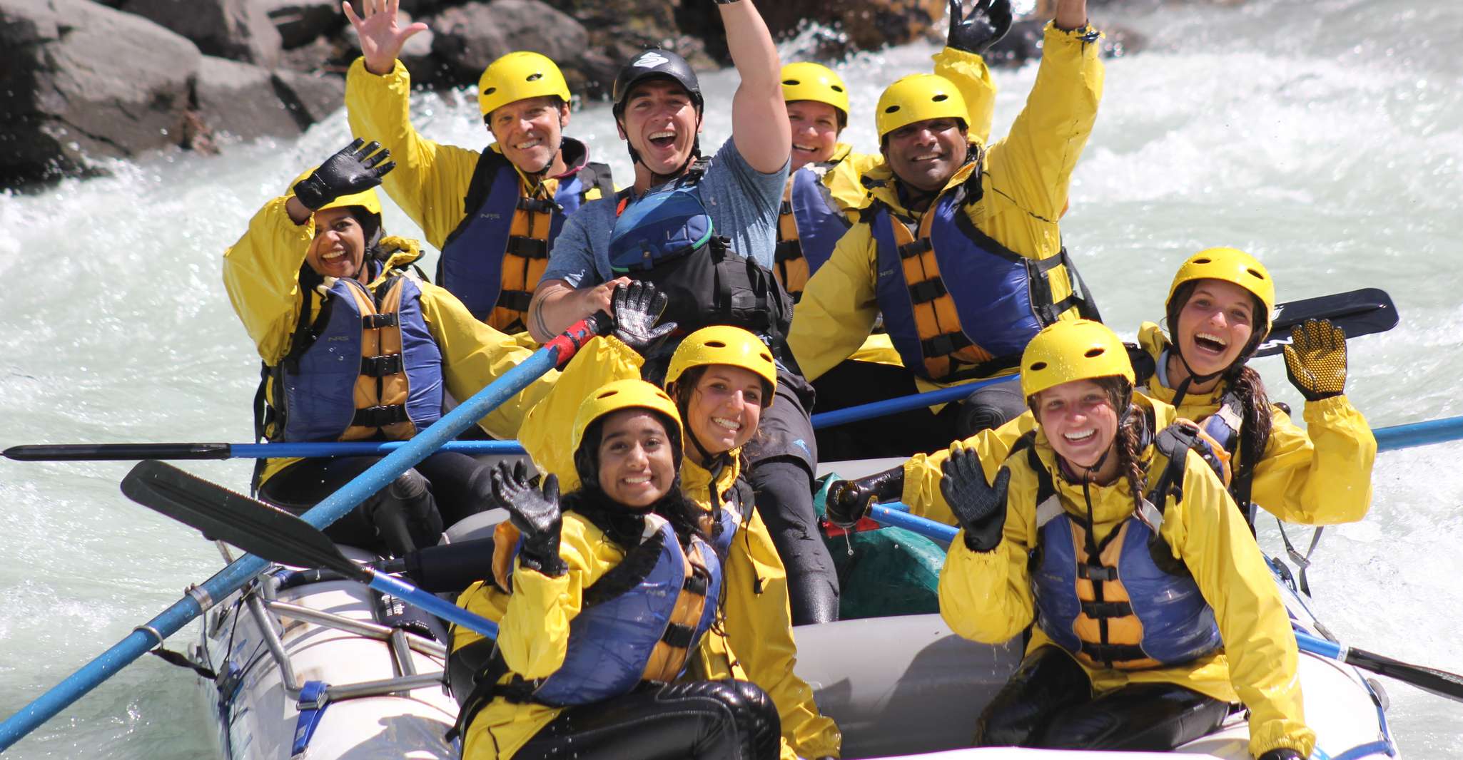Kicking Horse River, Whitewater Rafting viaje de medio día - Hizvo