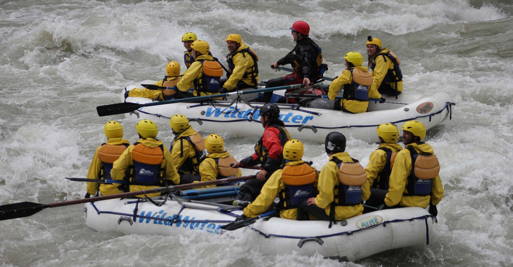 Kicking Horse River, Whitewater Rafting viaje de medio día - Hizvo