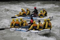 Kicking Horse River, Whitewater Rafting viaje de medio día - Hizvo