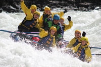 Kicking Horse River, Whitewater Rafting viaje de medio día - Hizvo