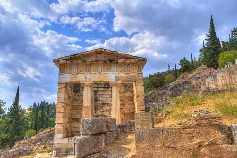Z Aten: całodniowa wycieczka po DelphiWycieczka z odbiorem hotelu