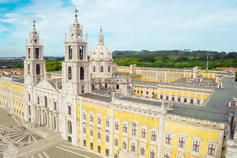 Vanuit Lissabon: rondleiding langs kustdorpen en Mafra PalaceOntmoetingspunt bij Hotel Mundial