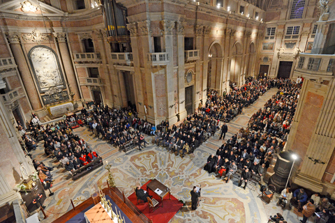 Da Lisbona: Tour guidato dei villaggi costieri e del Palazzo di MafraTour in inglese