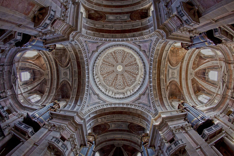 Vanuit Lissabon: rondleiding langs kustdorpen en Mafra PalaceOntmoetingspunt bij Hotel Mundial