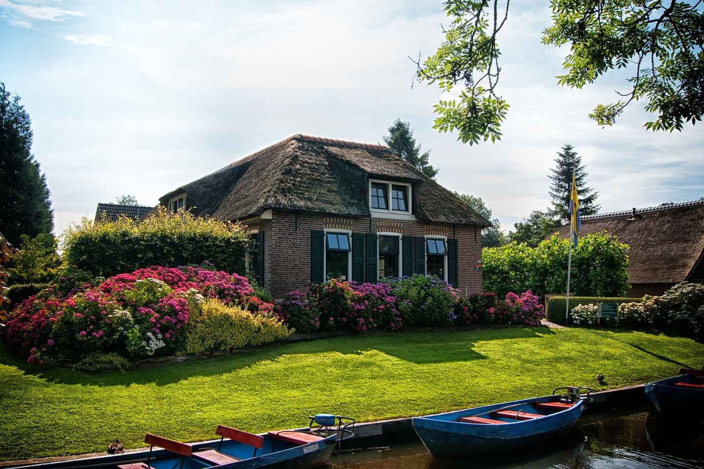 From Amsterdam: Private Sightseeing Tour to Giethoorn