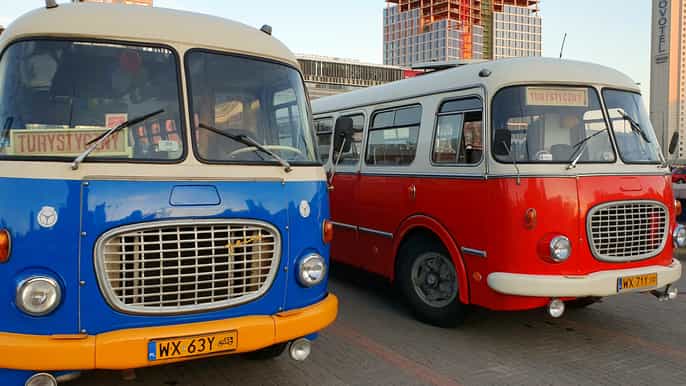 visita della città di varsavia in un autobus retrò gruppi