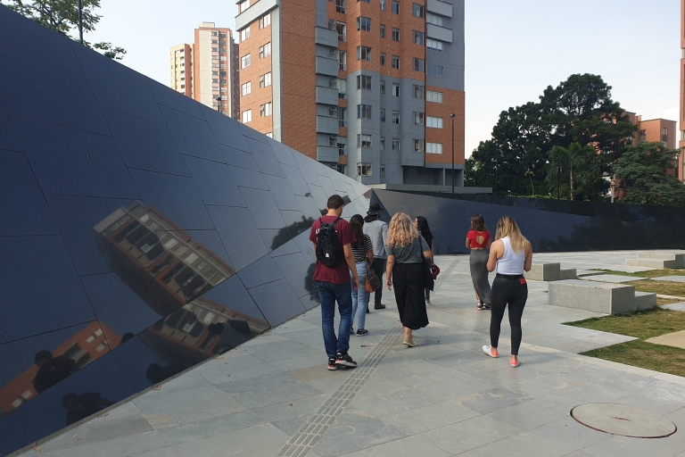 Medellín: Półdniowa wycieczka szlakiem Pablo Escobara i Comuna 13