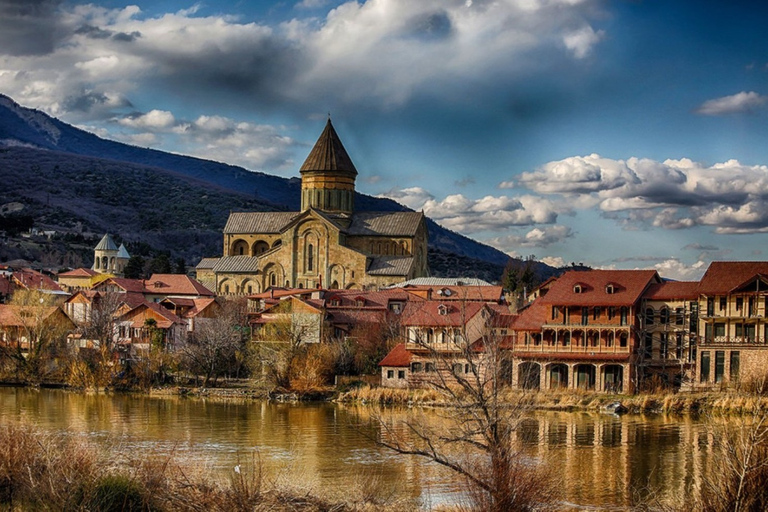 Visite privée : Jvari, Mtskheta, ville troglodyte païenne &quot;UplistsikheDe Tbilissi: visite guidée de groupe Jvari, Mtskheta, Uplistsikhe