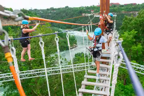 Ниагарский водопад, Канада: веревочный курс Whirlpool Adventure