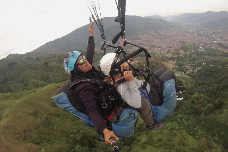 Medellín: Valley Paragliding Trip met gecertificeerde piloten