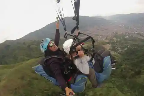 Passeio de Parapente com Pilotos Certificados + Transporte