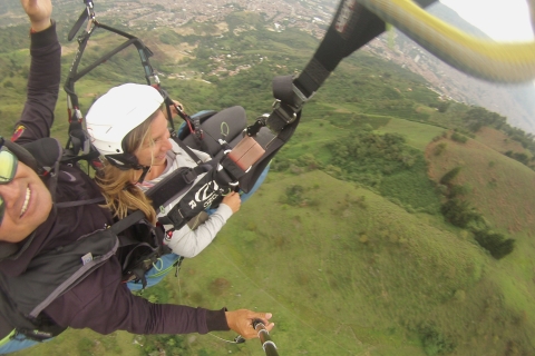 Medellín: Valley Paragliding Trip met gecertificeerde piloten