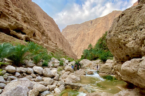 Muscat: Dagsutflykt till Wadi Shab och Bimmah SinkholePrivat tur