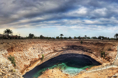 Muscat: Wadi Shab and Bimmah Sinkhole Private Full-Day Tour