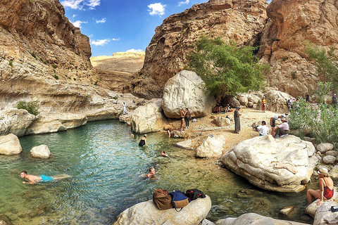 Mascate: visite privée d'une journée de Wadi Shab et Bimmah Sinkhole