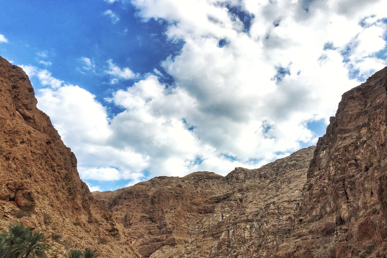 Mascate: visite privée d'une journée de Wadi Shab et Bimmah Sinkhole