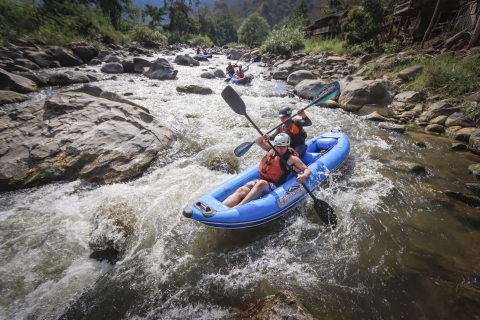 Chiang Mai: Excursión de 3 horas de senderismo y kayak hinchable