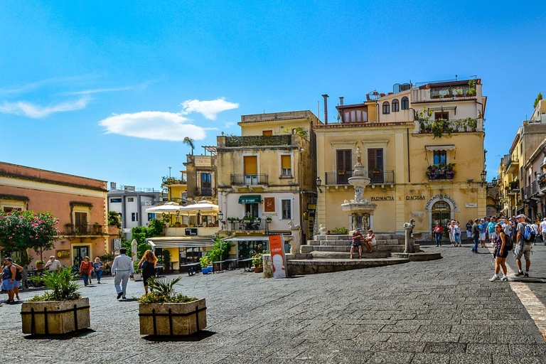 Catania: excursión de un día a Giardini, Taormina y CastelmolaVisita guiada en italiano