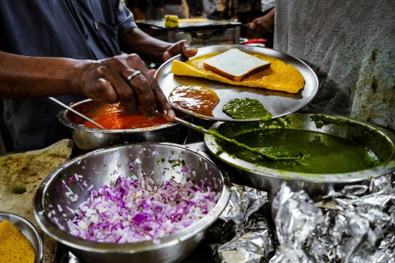 Bombay Express Visita gastronómica de Bombay con más de 15 degustacionesBombay: Recorrido en tren por las calles ocultas para comer