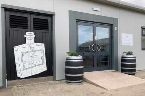 Stratford-upon-Avon: Shakespeare Gin Distillery Tour & Taste
