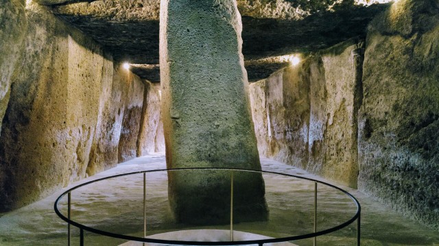 Visit Antequera Dolmens and El Torcal Tour with Transfer in Antequera