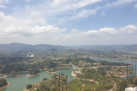 Medellín: Peñol Rock y Guatape Excursión en Grupo