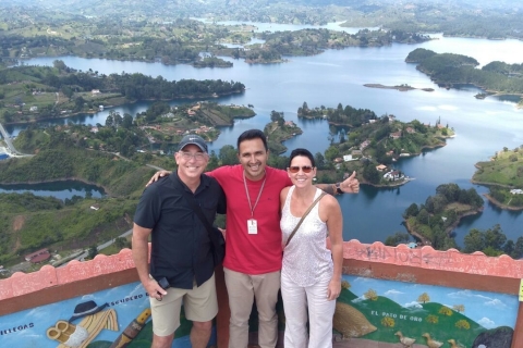 Medellín: Peñol Rock y Guatape Excursión en Grupo