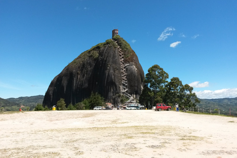 Medellín: Peñol Rock y Guatape Excursión en Grupo