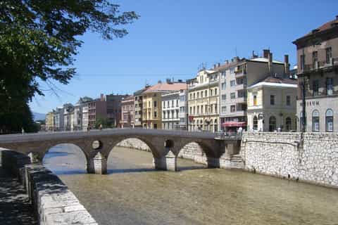 Sarajevo: Romeo and Juliet Bridge Guided Tour