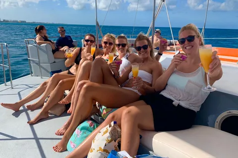 Noord: Morning Catamaran Tour with Snorkeling, Food & Drinks