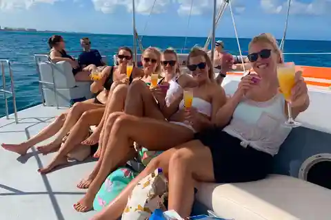 Noord: Morning Catamaran Tour with Snorkeling, Food & Drinks