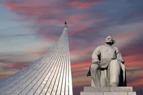 Moscow: Guided Metro & Museum of Cosmonautics Tour