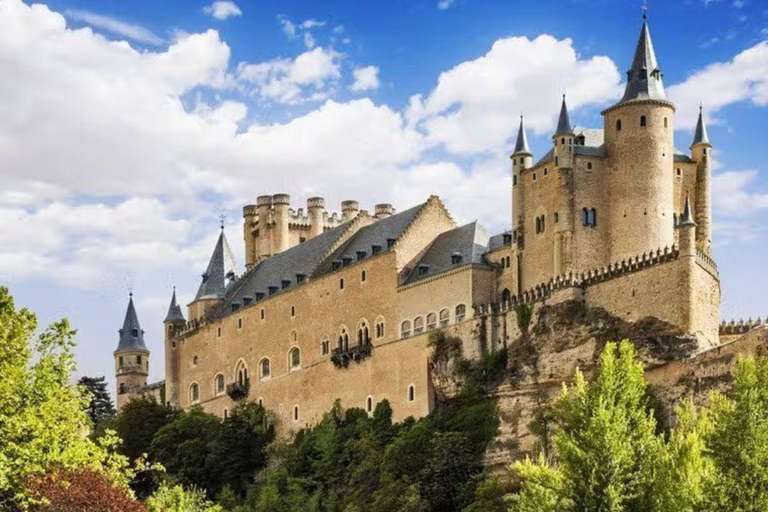 Desde Madrid: Excursión a Toledo y Segovia, dos destinos más visitados