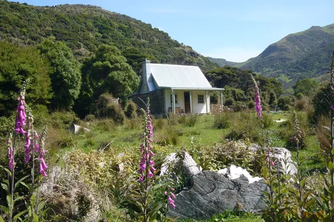 Akaroa: 24-hour Overnight Pohatu Penguin Package