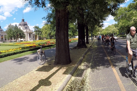 Lo mejor de Budapest en bicicletaLo mejor de Budapest en bici con una comida húngara