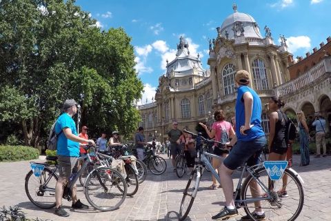 Tour in bici Wheels and Meals di Budapest con un gulasch