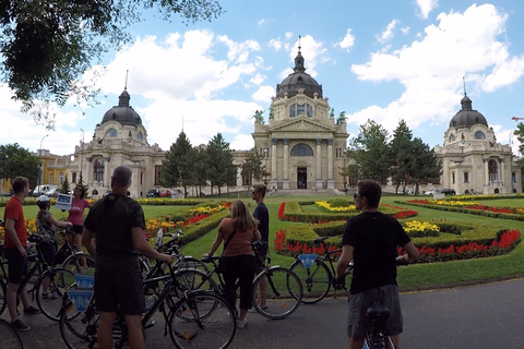 Lo mejor de Budapest en bicicletaLo mejor de Budapest en bici con una comida húngara