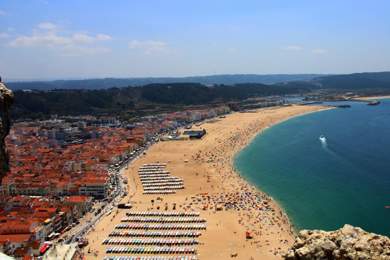 Privater Transfer Lissabon–Porto mit bis zu 4 Zwischenstopps (Óbidos, Nazaré, Aveiro ...)