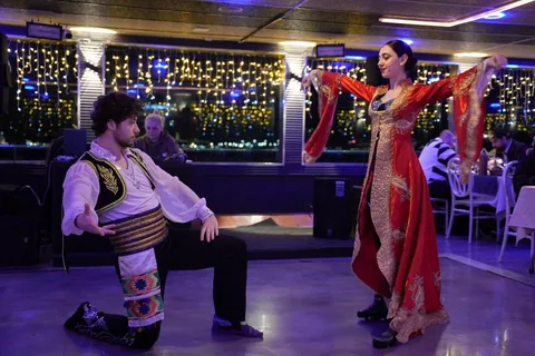 Istanbul: Bosphorus Cruise Dinner, Show & Alcoholic Drinks