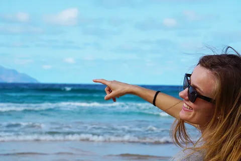 Boa Vista Island: Guided Santa Monica Beach & Caves Tour