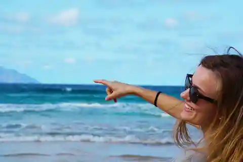 Boa Vista Island: Guided Santa Monica Beach & Caves Tour
