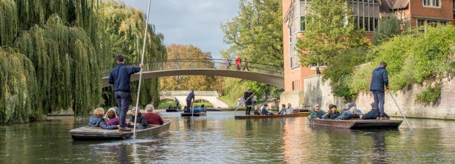 Cambridge: Student-Guided 50-Minute Punting Tour
