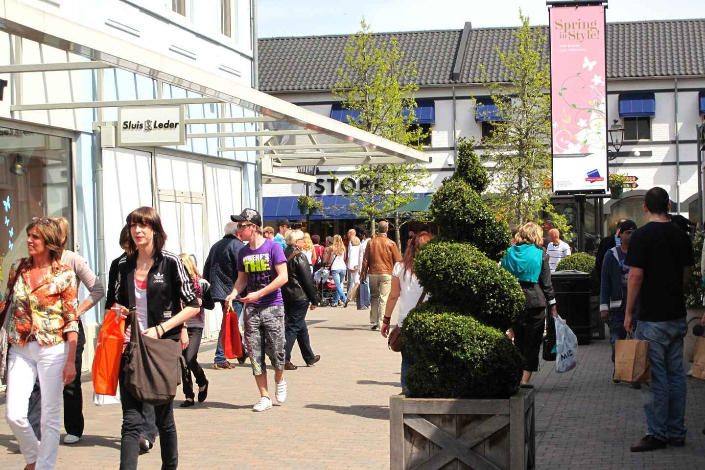 Amsterdam: Private Day Trip to Designer Outlet Roermond