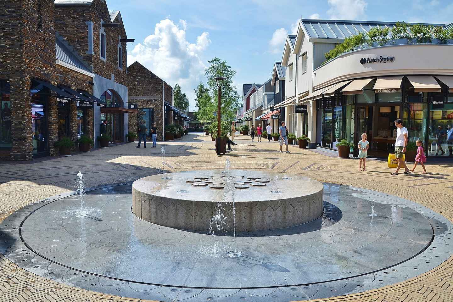 阿姆斯特丹出发：时尚奥特莱斯一日游