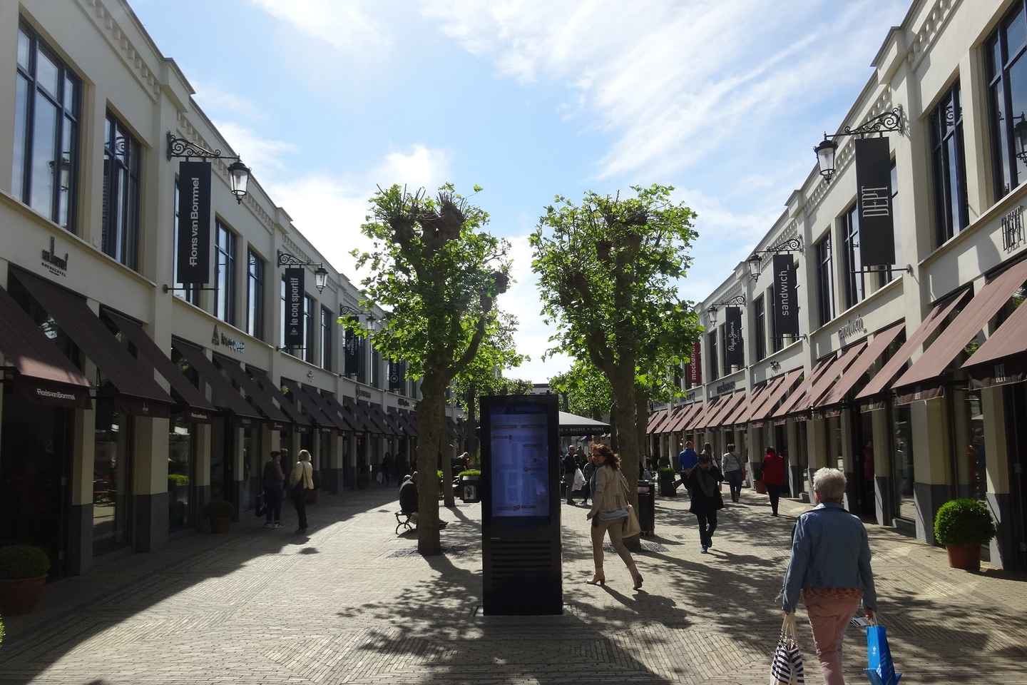 阿姆斯特丹出发：时尚奥特莱斯一日游