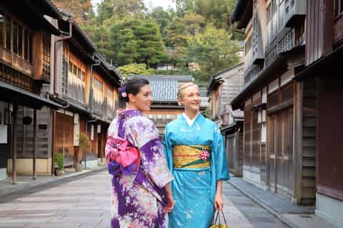 Kanazawa: All-Inclusive Kimono Rental with Hair Style