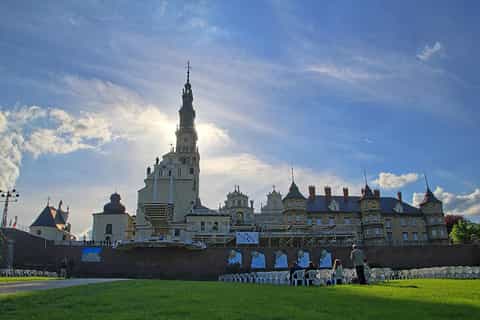 Warschau: transfer naar Krakau met een tussenstop van 2 uur in Czestochowa