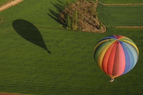 Segovia: lot balonem na ogrzane powietrze z opcjonalną usługą odbioru